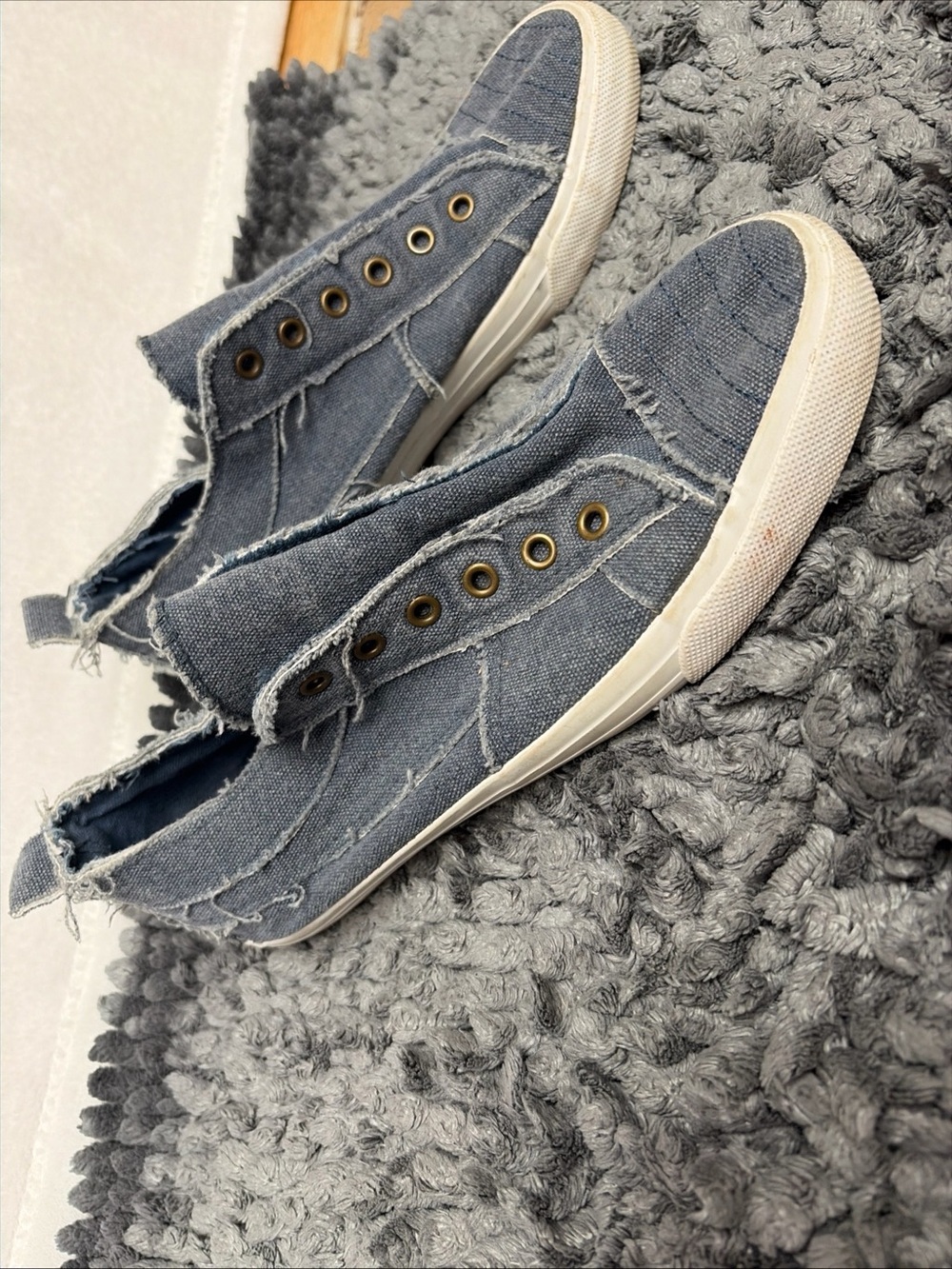 Olivia Miller frayed canvas slip-on sneakers
